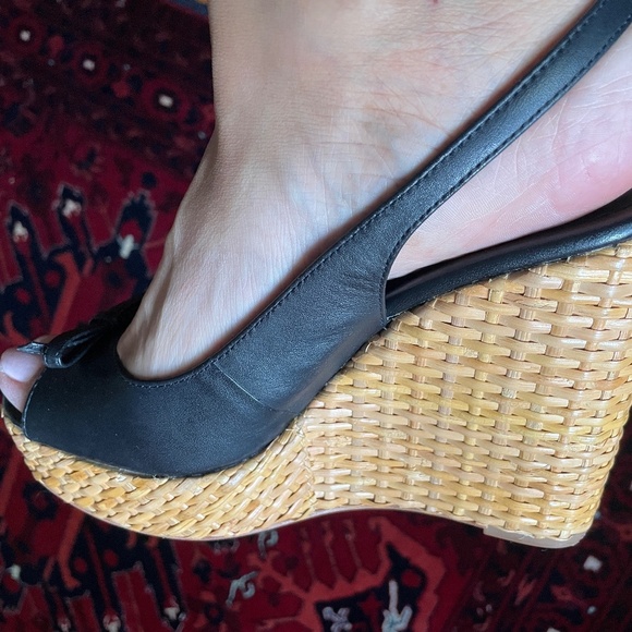Kate Spade Rattan Wedge Heels Size 7.5 - Peep Toe & 🎀 Detail for Summer ☀️ - Picture 3 of 13
